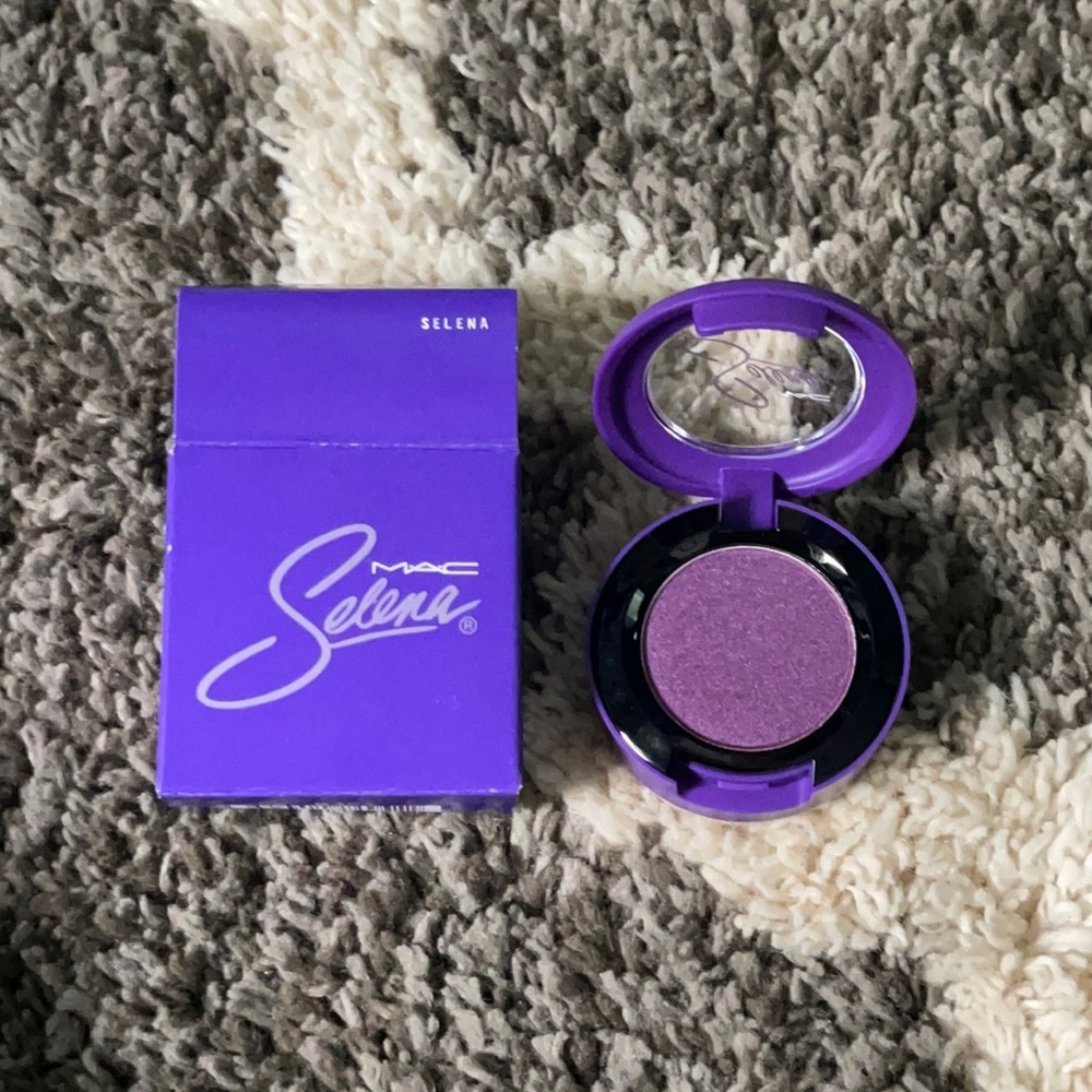BNIB Selena x MAC Eyeshadow in Selena